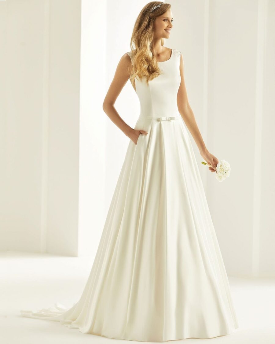 11 10 Bianco Evento Brautmoden Brautkleider Kollektion 2019 Bianco Evento bridal dress CASSANDRA 1