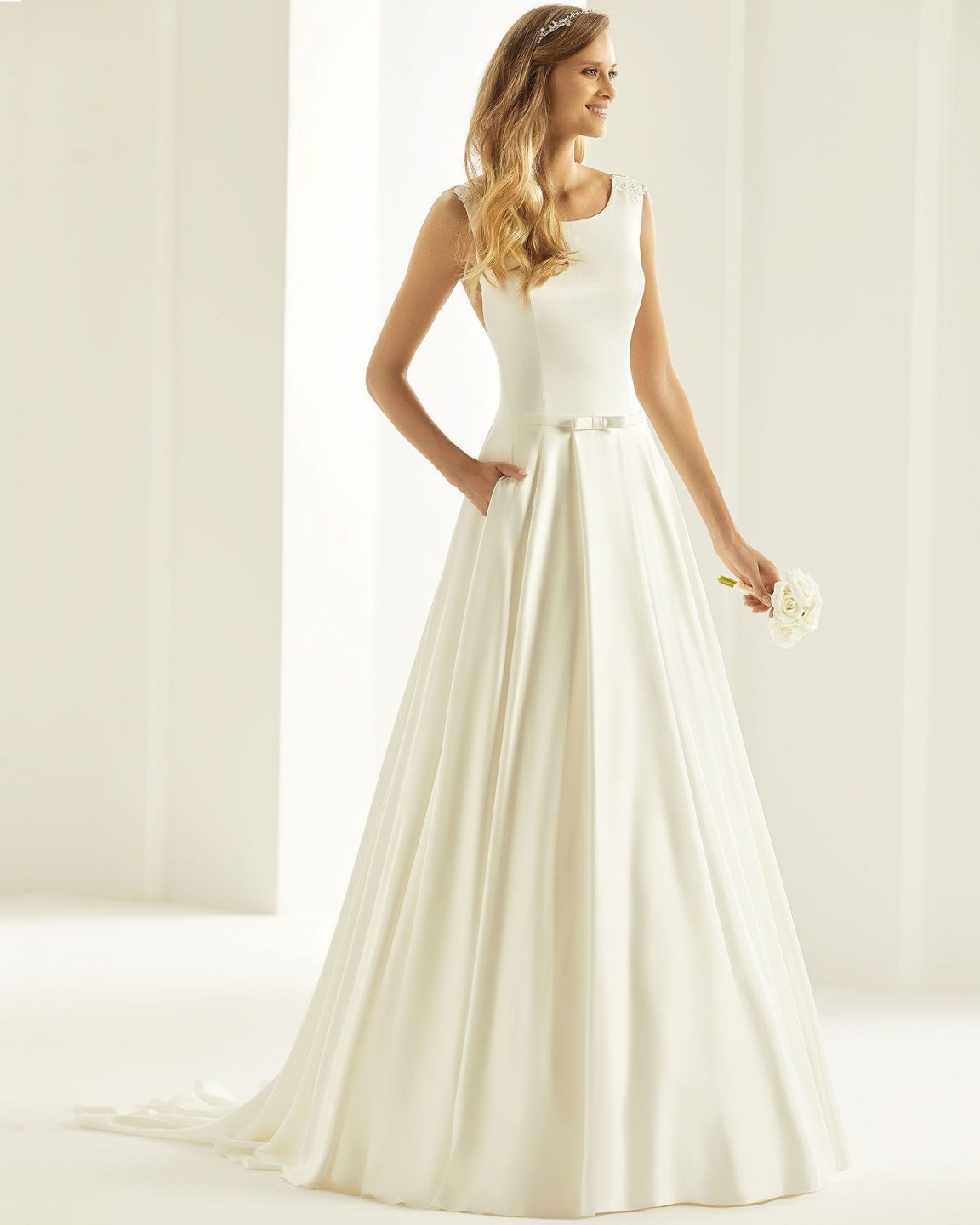 11 10 Bianco Evento Brautmoden Brautkleider Kollektion 2019 Bianco Evento bridal dress CASSANDRA 1