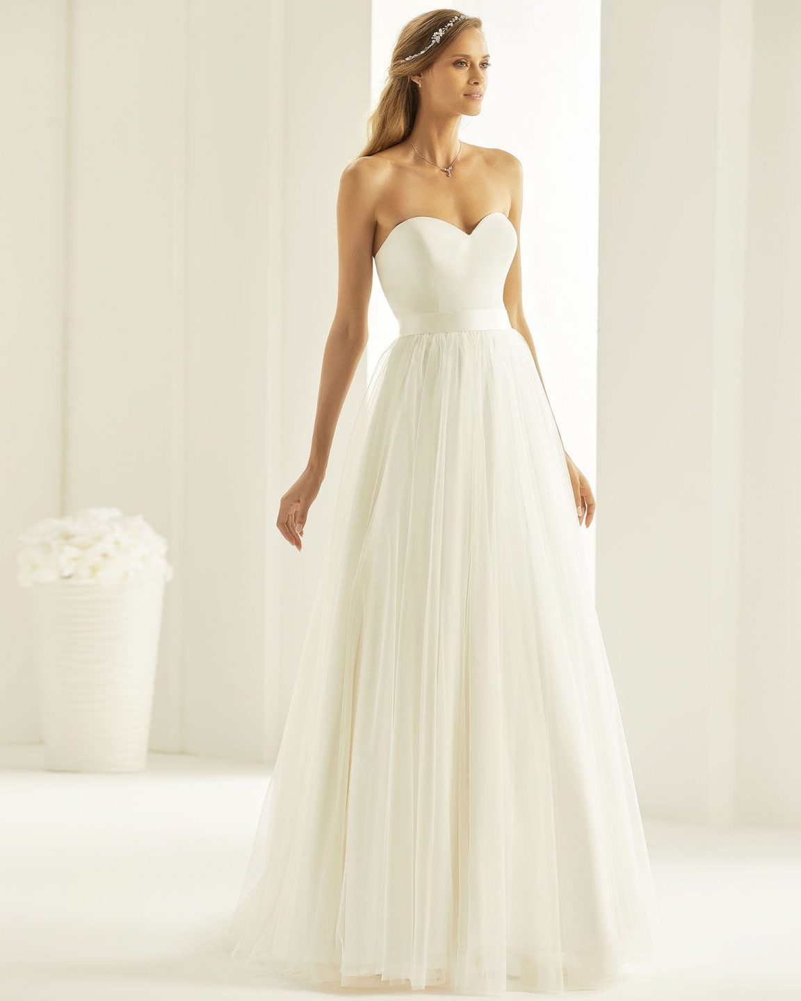 11 27 Bianco Evento Brautmoden Brautkleider Kollektion 2019 Bianco Evento bridal dress MAHALIA 1