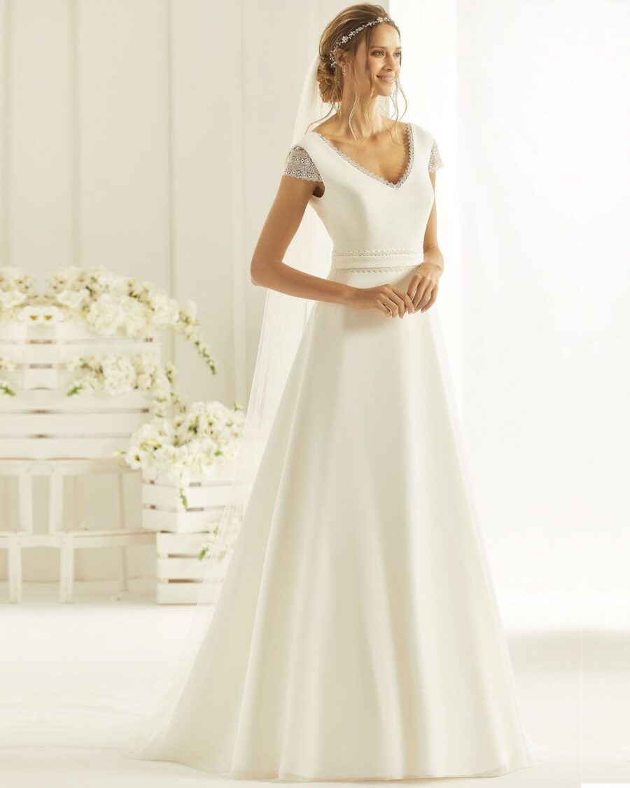 11 30 Bianco Evento Brautmoden Brautkleider Kollektion 2019 Bianco Evento bridal dress NATURA 1