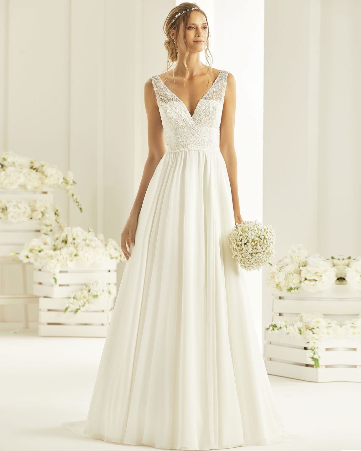 11 37 Bianco Evento Brautmoden Brautkleider Kollektion 2019 Bianco Evento bridal dress REBECA 2