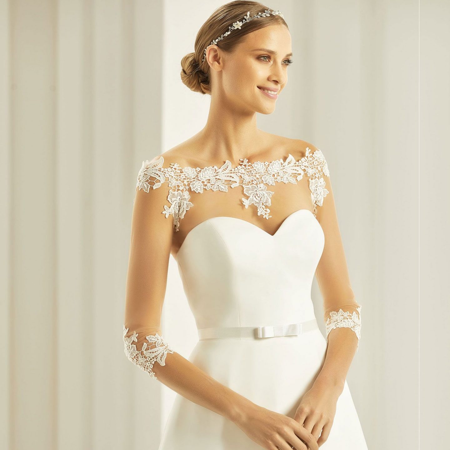 33 05 Bianco Evento Brautaccessoires Kollektion 2019 BIANCO EVENTO bridal bolero E265 1