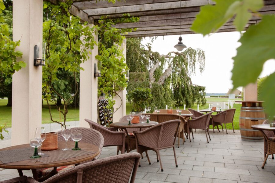 34 01 A ROSA Restaurant Weinwirtschaft Hochzeitslocation 2019 Travemuende Terrasse