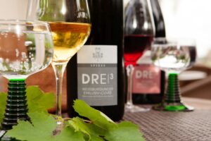 34 02 A ROSA Restaurant Weinwirtschaft Hochzeitslocation 2019 Travemuende Detail Wein