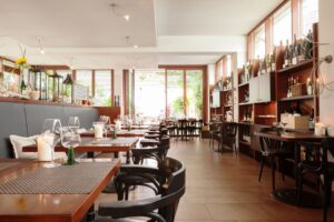 34 04 A ROSA Restaurant Weinwirtschaft Hochzeitslocation 2019 Travemuende Innenraum