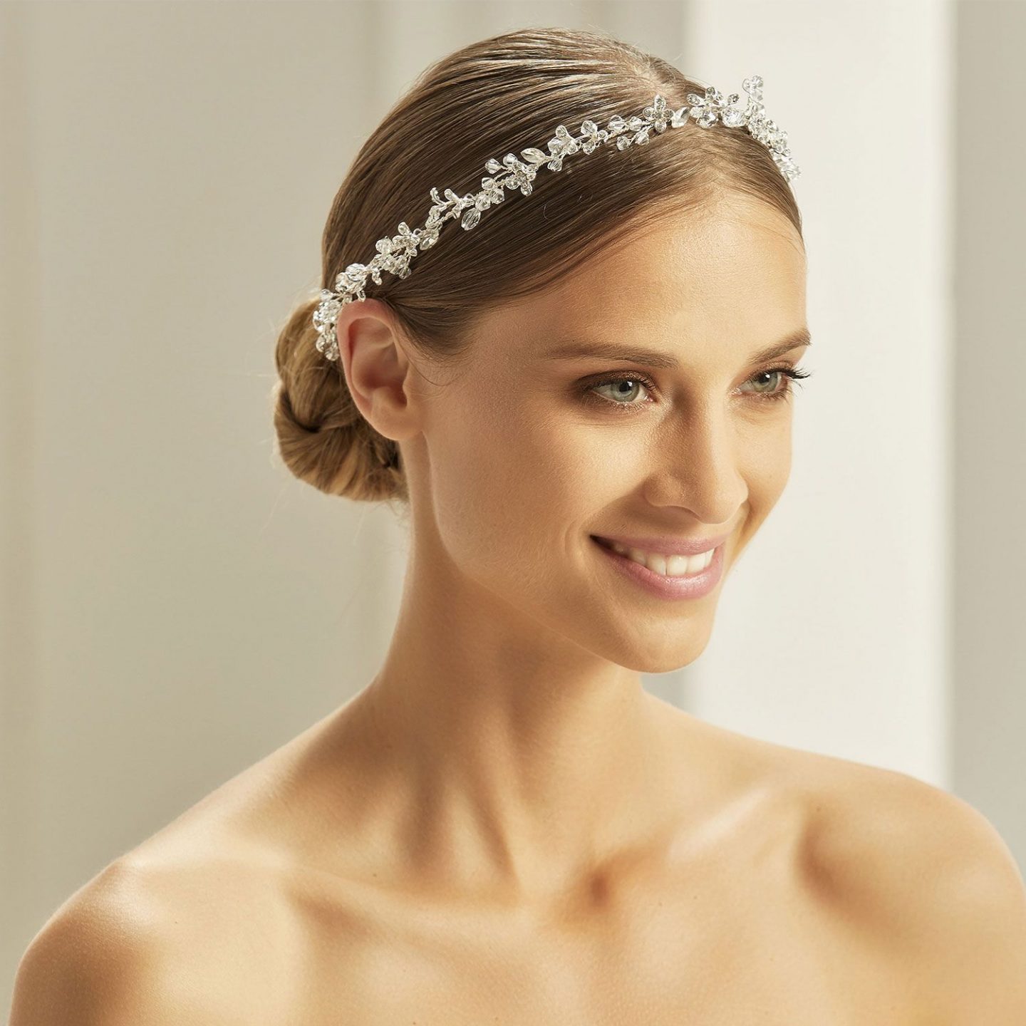 44 04 Bianco Evento Brautaccessoires Haarschmuck Kollektion 2019 BIANCO EVENTO bridal headpiece 2882 1