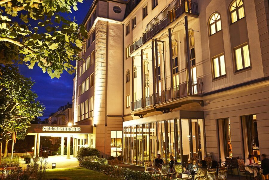 01 01 Steigenberger Hotel Bad Homburg Hochzeitslocation 2019 111 SHR Bad Homburg exterior entrance night
