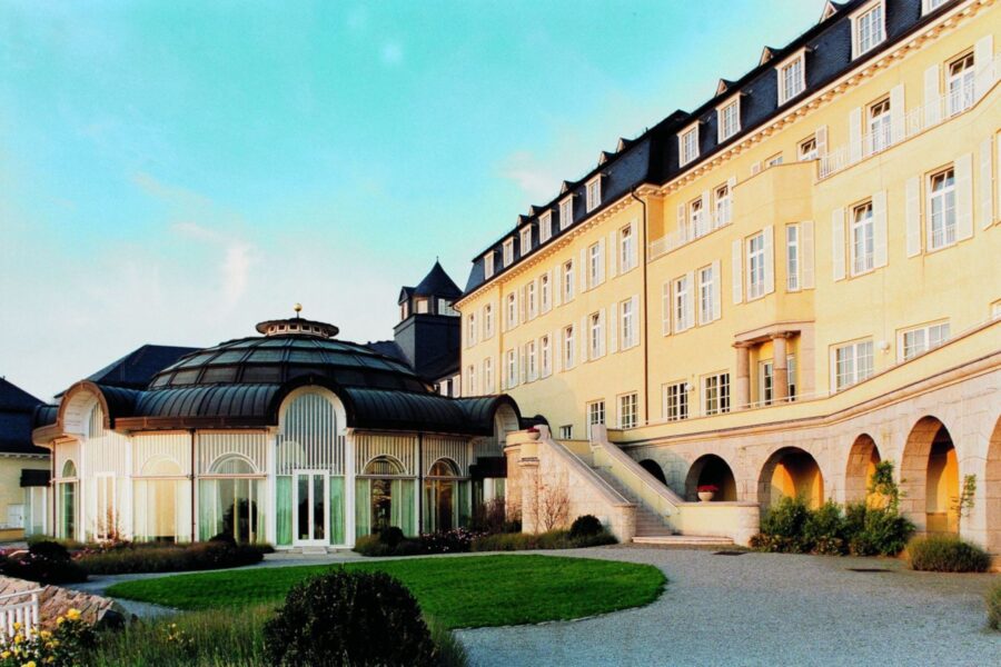 12 01 Steigenberger Grand Hotel Spa Petersberg Koenigswinter Bonn Hochzeitslocation 2019 44512 SHR GrandhotelPetersberg exterior 0014
