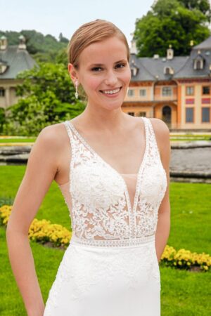 Justina mit Schleppe