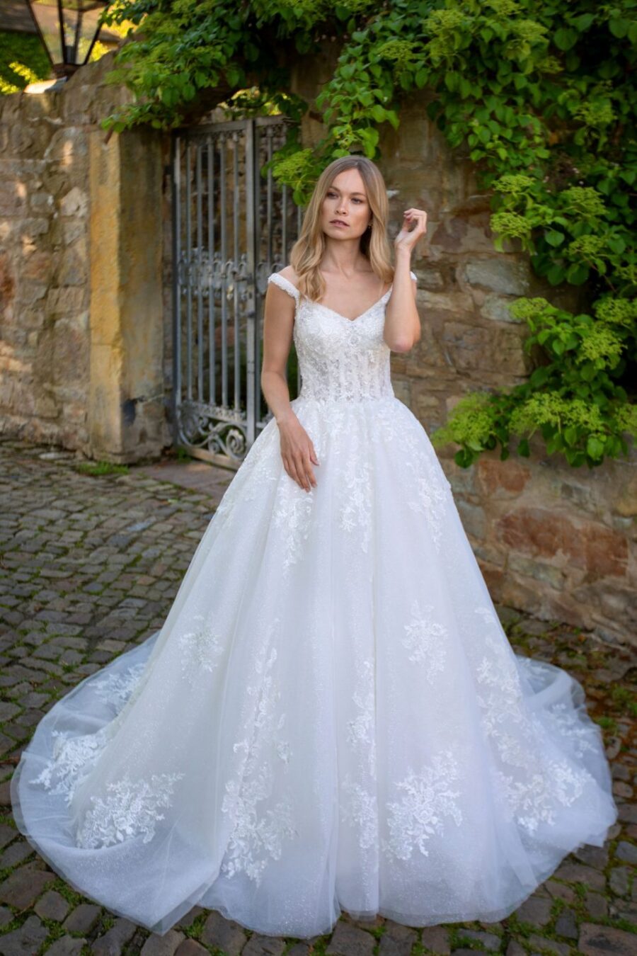 301 Fashion Queen MissGermany Brautmoden Brautkleider Kollektion 2020 MGB40 Calina 1