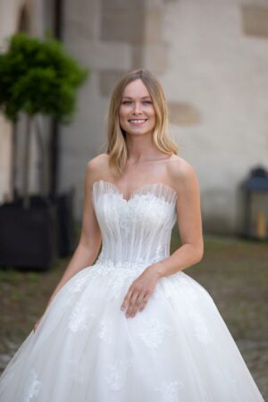 312 Fashion Queen MissGermany Brautmoden Brautkleider Kollektion 2020 MGB42 Chanel 2