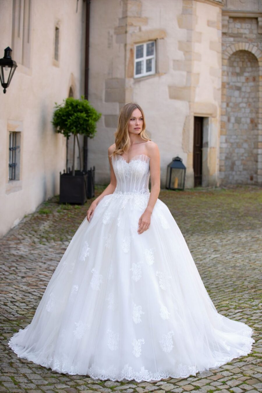 313 Fashion Queen MissGermany Brautmoden Brautkleider Kollektion 2020 MGB42 Chanel 3