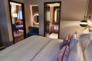 SHR deSaxeDresden rooms Suite bedroom scaled