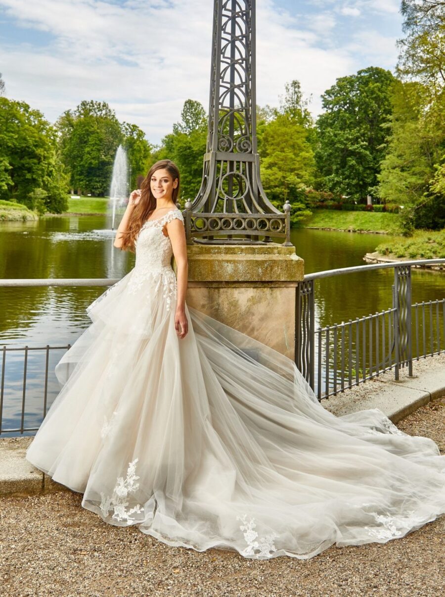 413 Euro Mode Donner Brautmoden Brautkleider Kollektion 2020 De Luxe Lisa Donetti 2074 41