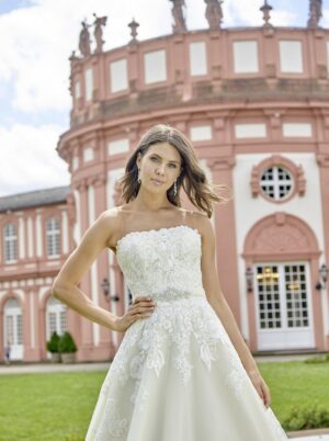 508 Euro Mode Donner Brautmoden Brautkleider Kollektion 2020 Diane Legrand 7604 33