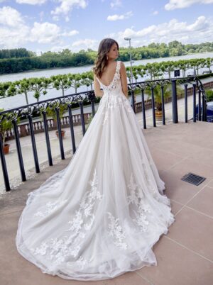 535 Euro Mode Donner Brautmoden Brautkleider Kollektion 2020 Diane Legrand 7626 26