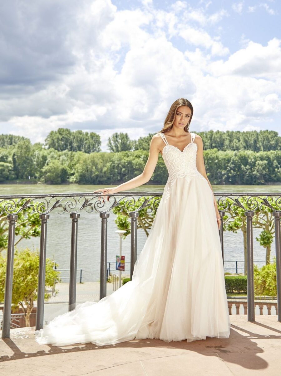 539 Euro Mode Donner Brautmoden Brautkleider Kollektion 2020 Diane Legrand 7628 9