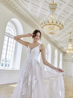 549 Euro Mode Donner Brautmoden Brautkleider Kollektion 2020 Diane Legrand 7636 25