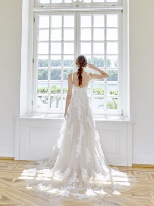 550 Euro Mode Donner Brautmoden Brautkleider Kollektion 2020 Diane Legrand 7636 56