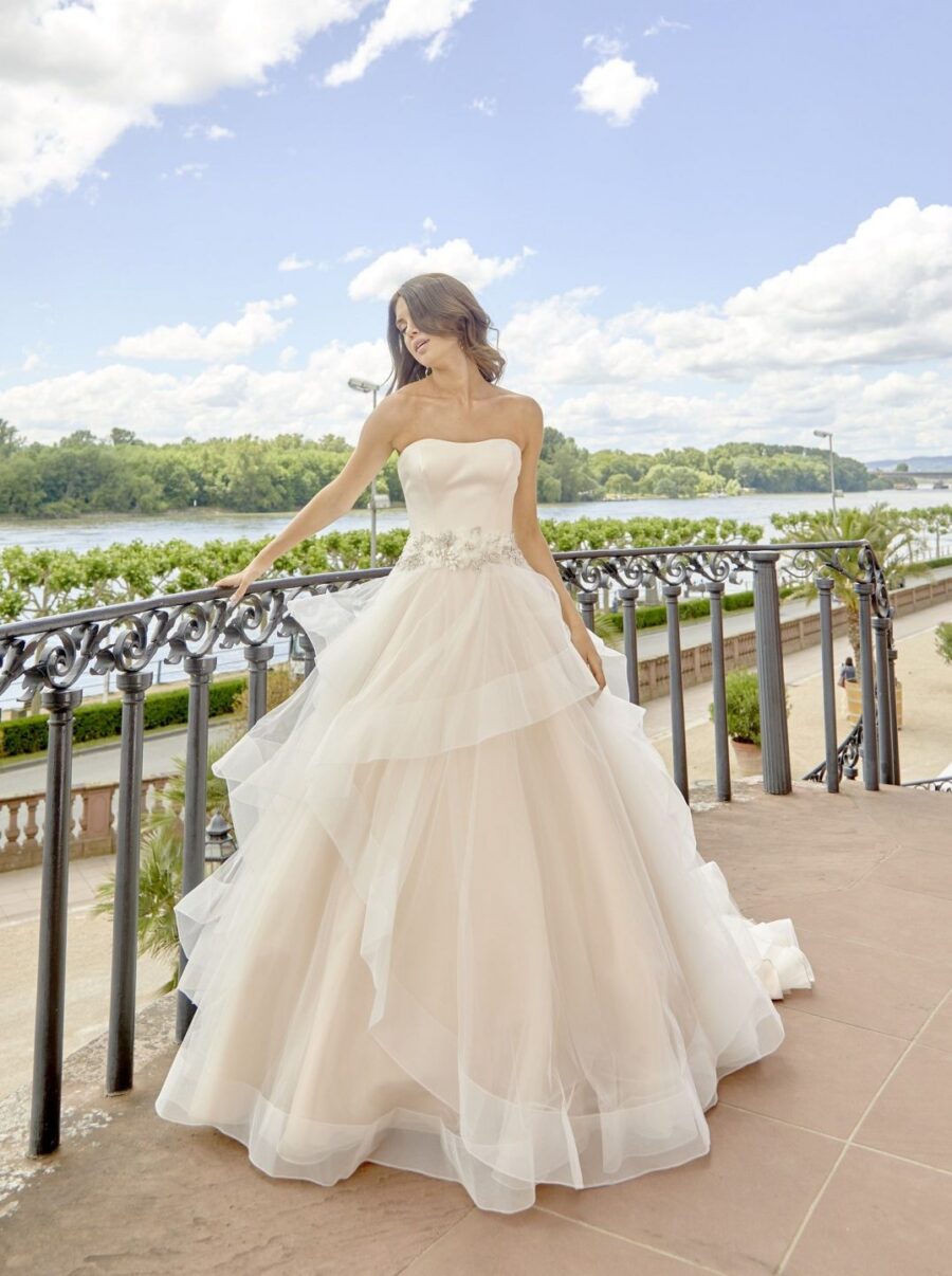 551 Euro Mode Donner Brautmoden Brautkleider Kollektion 2020 Diane Legrand 7643 8