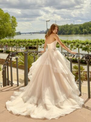 553 Euro Mode Donner Brautmoden Brautkleider Kollektion 2020 Diane Legrand 7643 30