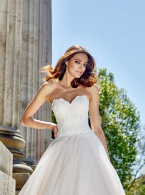 605 Euro Mode Donner Brautmoden Brautkleider Kollektion 2020 Novabella 30407 34