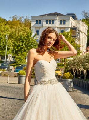 608 Euro Mode Donner Brautmoden Brautkleider Kollektion 2020 Novabella 30408 27