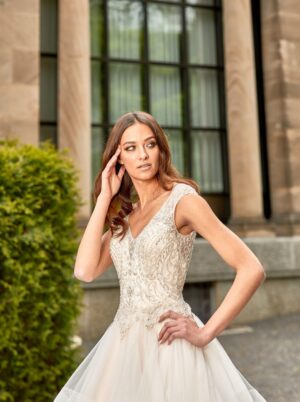 611 Euro Mode Donner Brautmoden Brautkleider Kollektion 2020 Novabella 30409 37