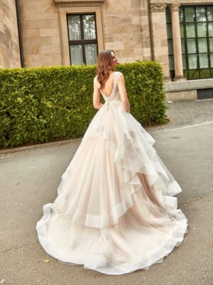 612 Euro Mode Donner Brautmoden Brautkleider Kollektion 2020 Novabella 30409 43