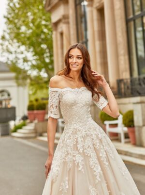 614 Euro Mode Donner Brautmoden Brautkleider Kollektion 2020 Novabella 30410 21