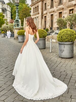 618 Euro Mode Donner Brautmoden Brautkleider Kollektion 2020 Novabella 30412 25