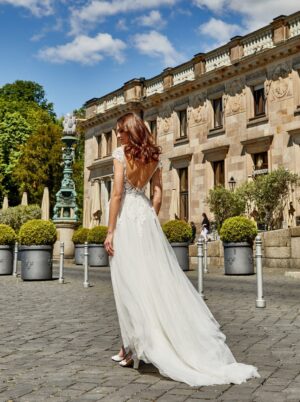 630 Euro Mode Donner Brautmoden Brautkleider Kollektion 2020 Novabella 30418 22