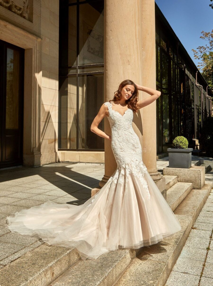 634 Euro Mode Donner Brautmoden Brautkleider Kollektion 2020 Novabella 30428 88