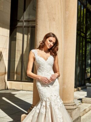 635 Euro Mode Donner Brautmoden Brautkleider Kollektion 2020 Novabella 30428 82