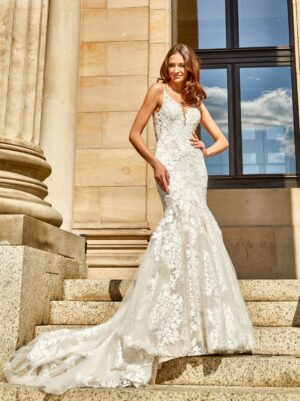 643 Euro Mode Donner Brautmoden Brautkleider Kollektion 2020 Novabella 30433 19