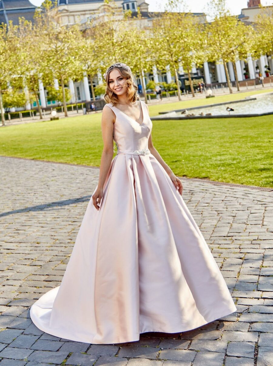 710 Euro Mode Donner Brautmoden Brautkleider Kollektion 2020 De Luxe Lisa Donetti 50335 14