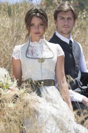 05 Alpenherz Hochzeitsdirndl Trachten Brautmode Kollektion 2020 Dirndl Emilia sand gold 2
