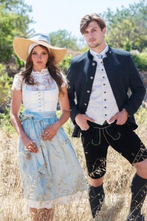 12 Alpenherz Hochzeitsdirndl Trachten Brautmode Kollektion 2020 Dirndl Susan Weste Noah creme