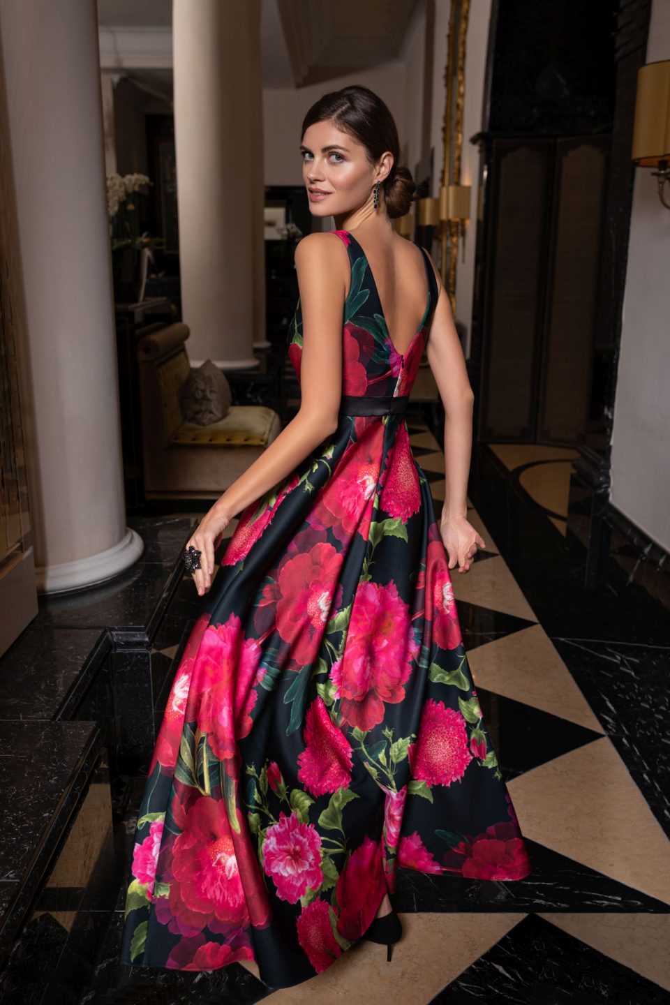 2 19 SWING Abendmode Abendkleider Kollektion HW 2020 220 500067 00 1