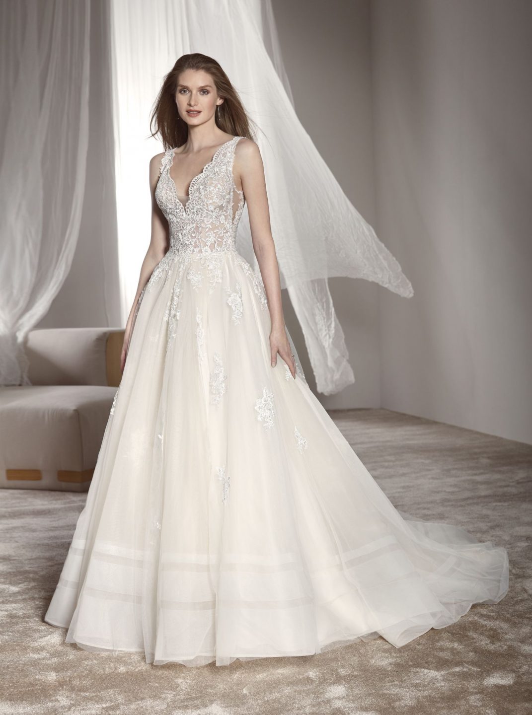 222 Fara Sposa Brautmoden Brautkleid Kollektion 2020 5645 1