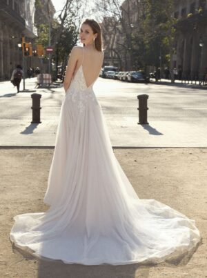 244 Fara Sposa Brautmoden Brautkleid Kollektion 2020 5700 3