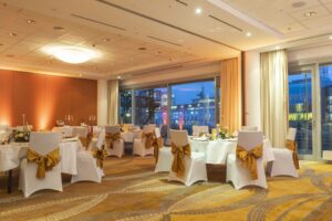 32 02 Courtyard by Marriott Hotel Duesseldorf Hafen Hochzeitslocation Restaurant 2020 Hochzeitsfeier