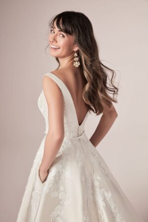033 Rebecca Ingram Brautmoden Brautkleider Kollektion 2020 Rebecca Ingram Valerie 20RW194 Alt2 Uncropped