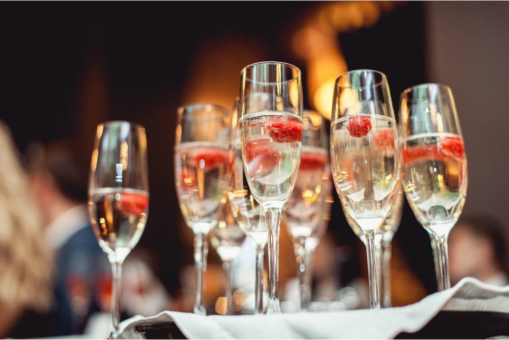 107 HOCHZEITde Ratgeber Allgemein Heiraten im Sommer Sommerhochzeit iStock 657878926 2019 06