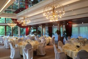19 03 Relais Chateaux Hotels 2020 Hotel Dollenberg Bad Peterstal Griesbach Spiegelsaal Hochzeit