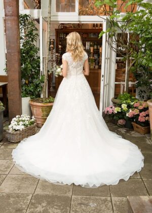 118 Weise Brautmoden Brautkleider Kollektion 2020 337902 098