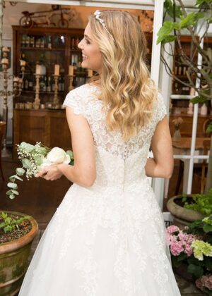 119 Weise Brautmoden Brautkleider Kollektion 2020 337902 131