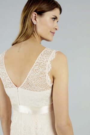 27 Sweetbelly Brautkleider fuer Schwangere Kollektion 2020 Kelly short peach detail 1