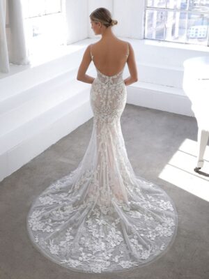 2 002 Blue by Enzoani Brautmoden Brautkleider Kollektion 2021 Blue 2021 Pro Nadia Bac Web