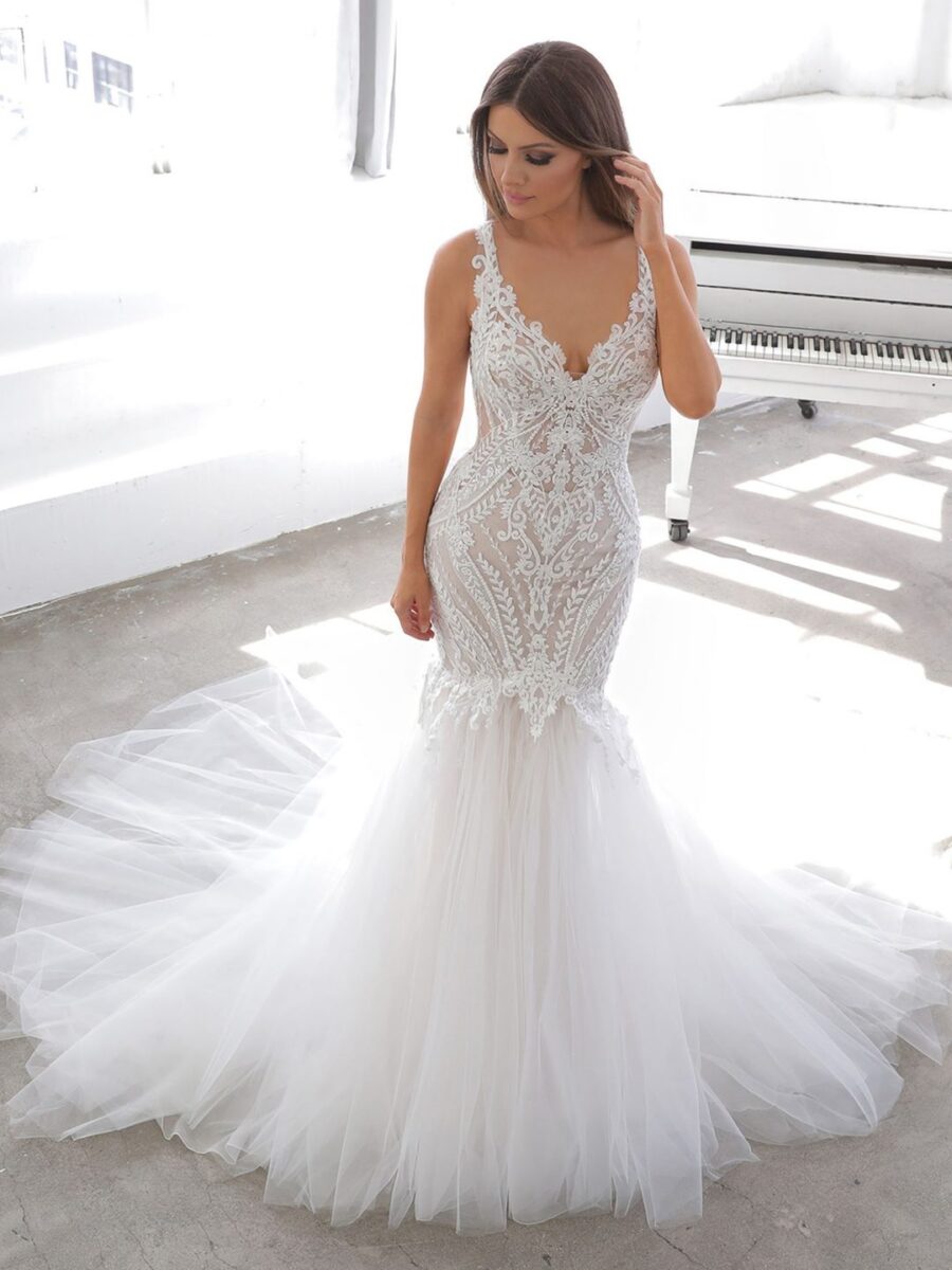 2 013 Blue by Enzoani Brautmoden Brautkleider Kollektion 2021 Blue 2021 Pro Naomi Fro Web